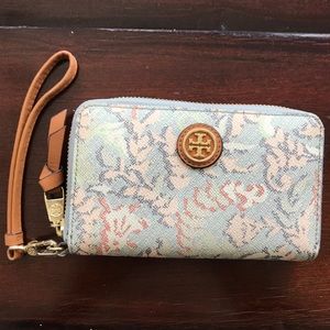 Tory Burch Kerrington Wristlet